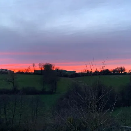 Деревянный коттедж Aux Yourtes De La Fabrique