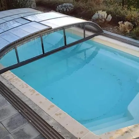 Деревянный коттедж Aux Yourtes De La Fabrique