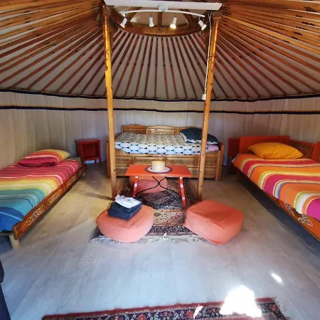 Aux Yourtes De La Fabrique Деревянный коттедж