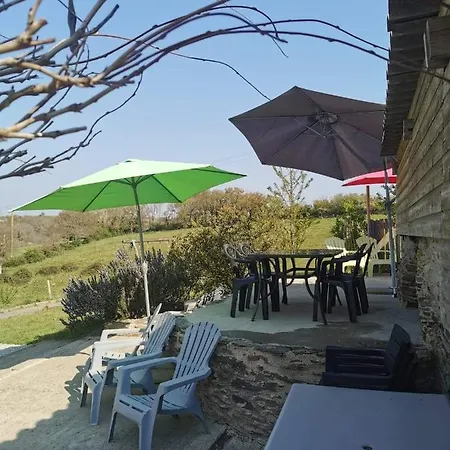 Деревянный коттедж Aux Yourtes De La Fabrique Saint-Florent-des-Bois