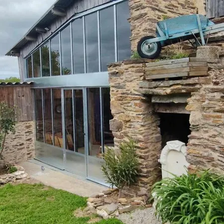 Деревянный коттедж Aux Yourtes De La Fabrique *