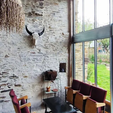 Aux Yourtes De La Fabrique Деревянный коттедж Saint-Florent-des-Bois