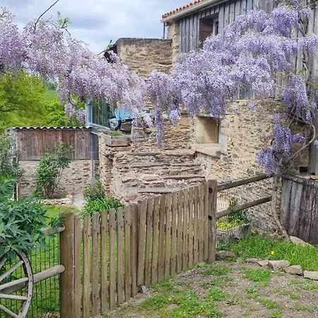 Деревянный коттедж Aux Yourtes De La Fabrique