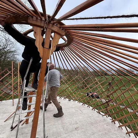 Деревянный коттедж Aux Yourtes De La Fabrique *