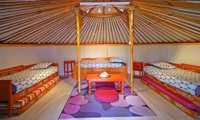 Aux Yourtes De La Fabrique Lodge *