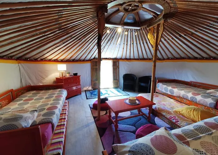 Lodge Aux Yourtes De La Fabrique *