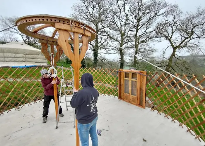 Aux Yourtes De La Fabrique Lodge