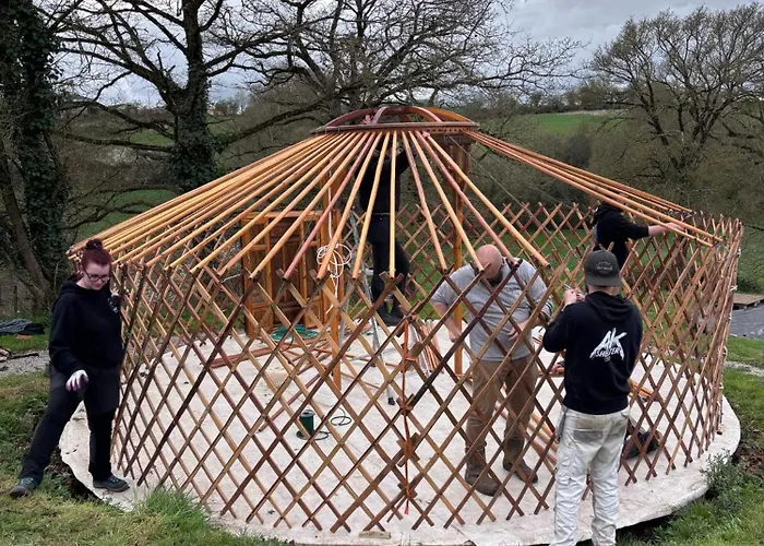 Lodge Aux Yourtes De La Fabrique