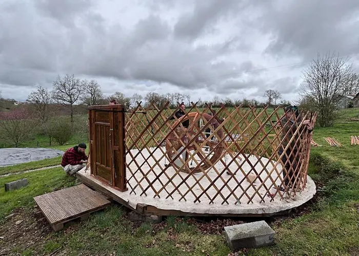 Lodge Aux Yourtes De La Fabrique *