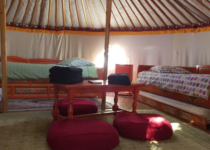 Aux Yourtes De La Fabrique Lodge